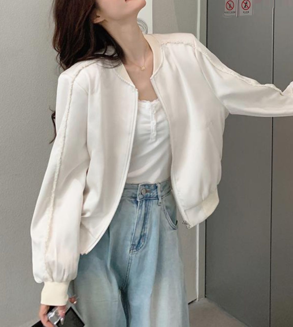 白コーデ 優雅な襟付きブルゾン