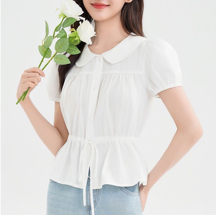 白コーデ 優美な丸襟ギャザーペプラムブラウス
