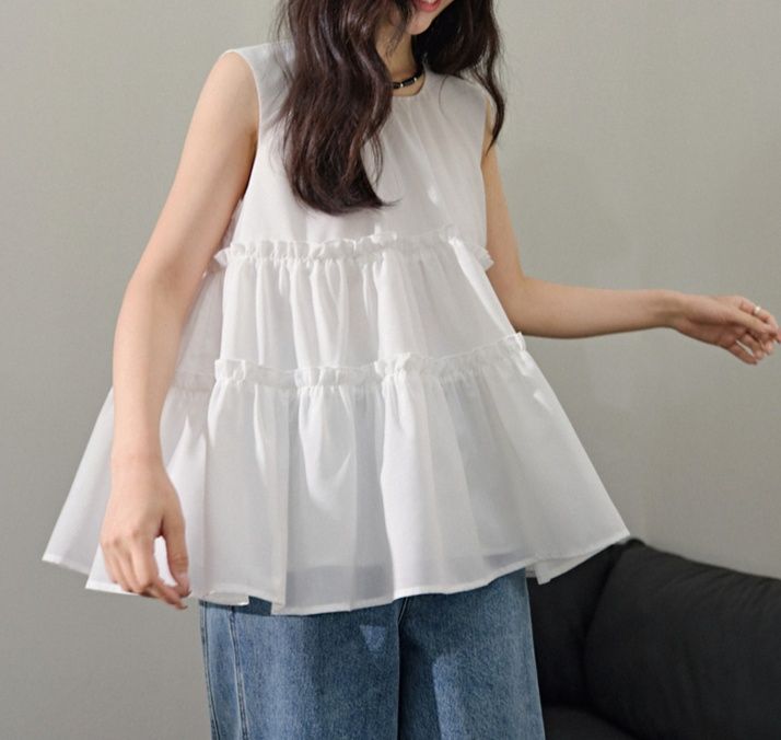 白コーデ ティアードフリルノースリーブブラウス