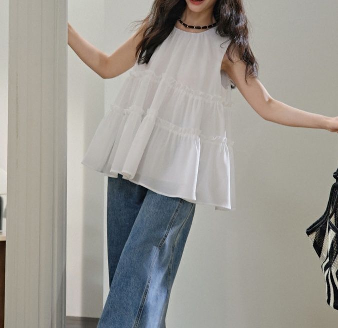 白コーデ ティアードフリルノースリーブブラウス