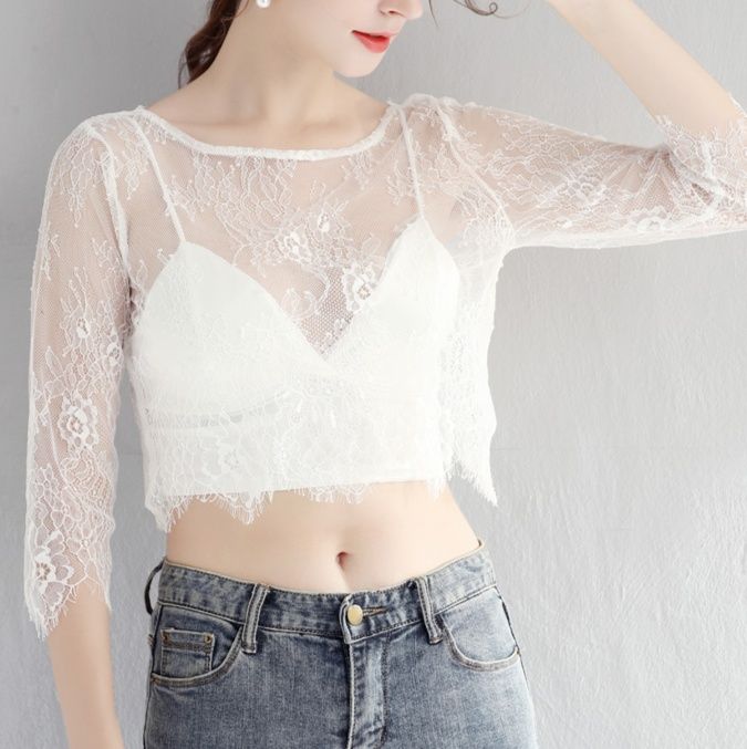 白コーデ レース透かしショートブラウス