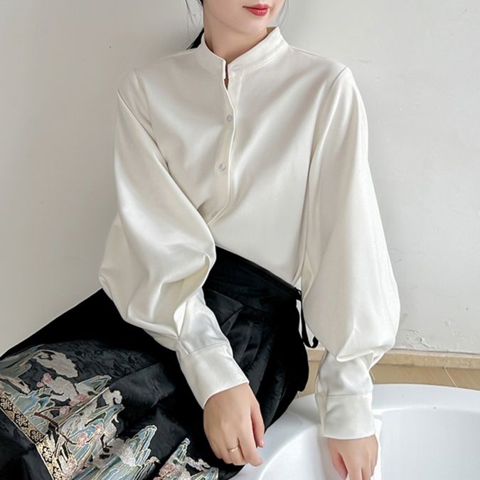 白コーデ 白コーデ 優雅な立ち襟ふんわり袖シャツ