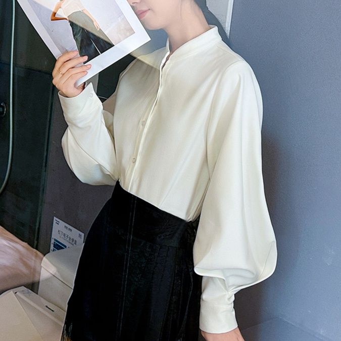 白コーデ 白コーデ 優雅な立ち襟ふんわり袖シャツ