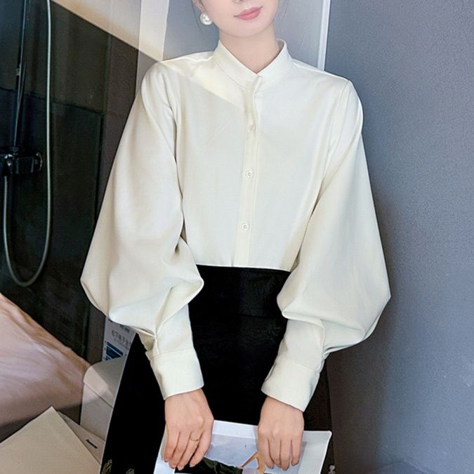 白コーデ 白コーデ 優雅な立ち襟ふんわり袖シャツ