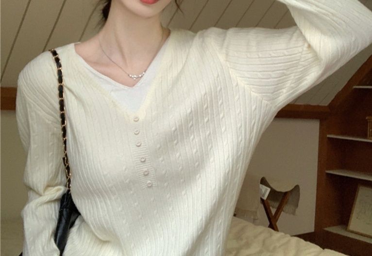 白コーデ 縄編み柄ケーブルカーディガン