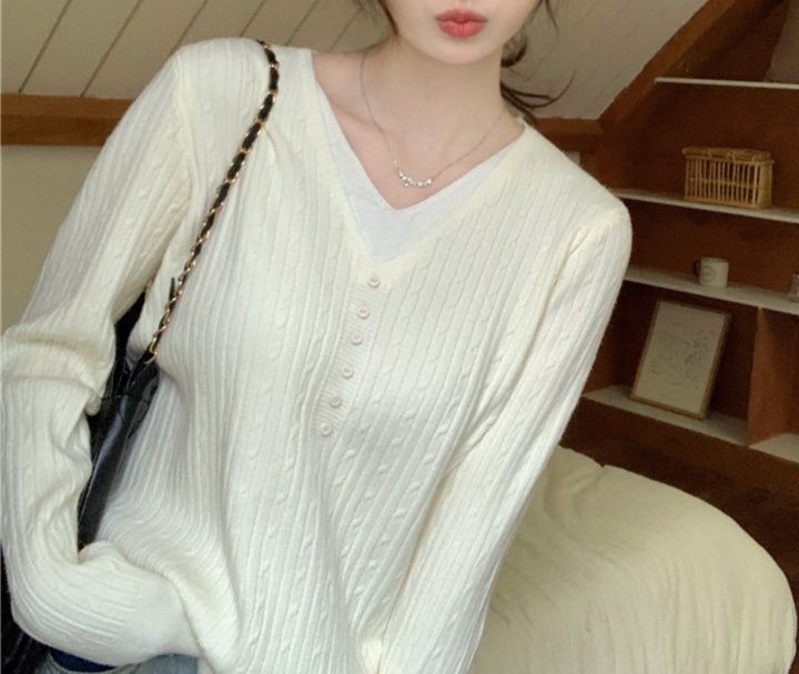 白コーデ 縄編み柄ケーブルカーディガン