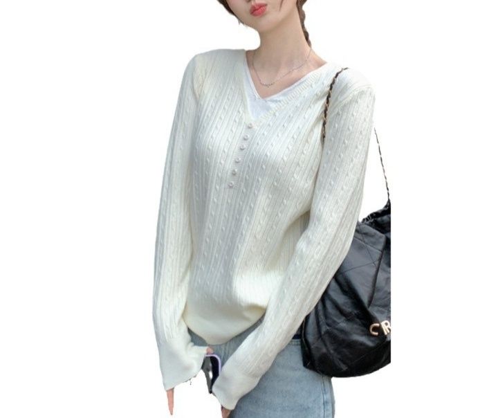 白コーデ 縄編み柄ケーブルカーディガン