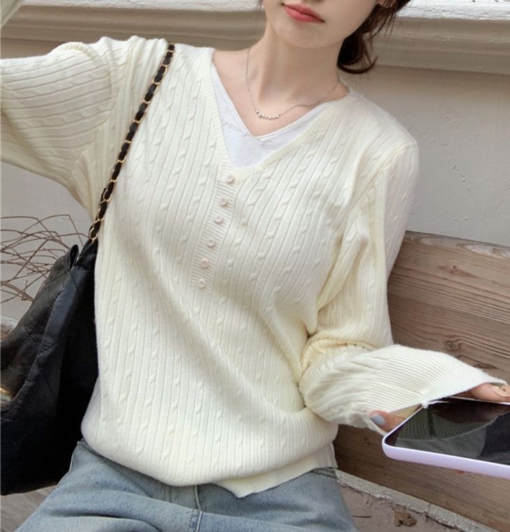 白コーデ 縄編み柄ケーブルカーディガン