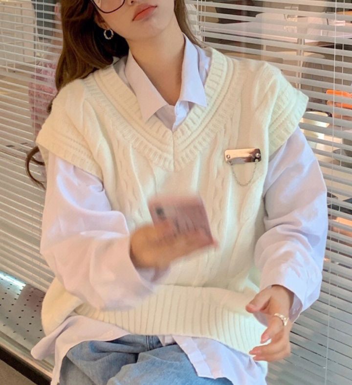 白コーデ 韓国風チェーン付きケーブル編みニットベスト