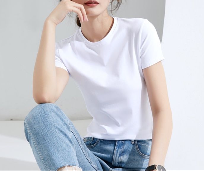 白コーデ すっきり着こなせる定番半袖