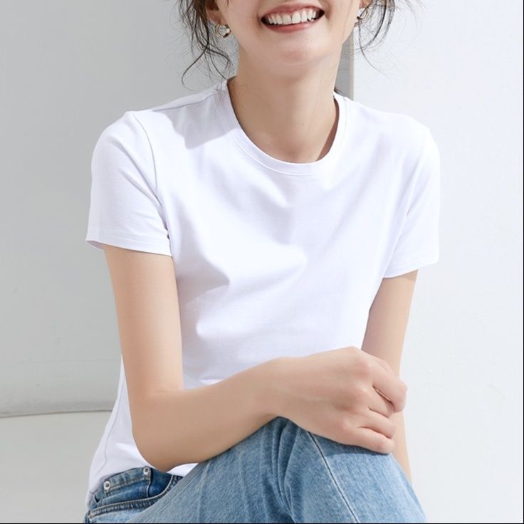 白コーデ すっきり着こなせる定番半袖