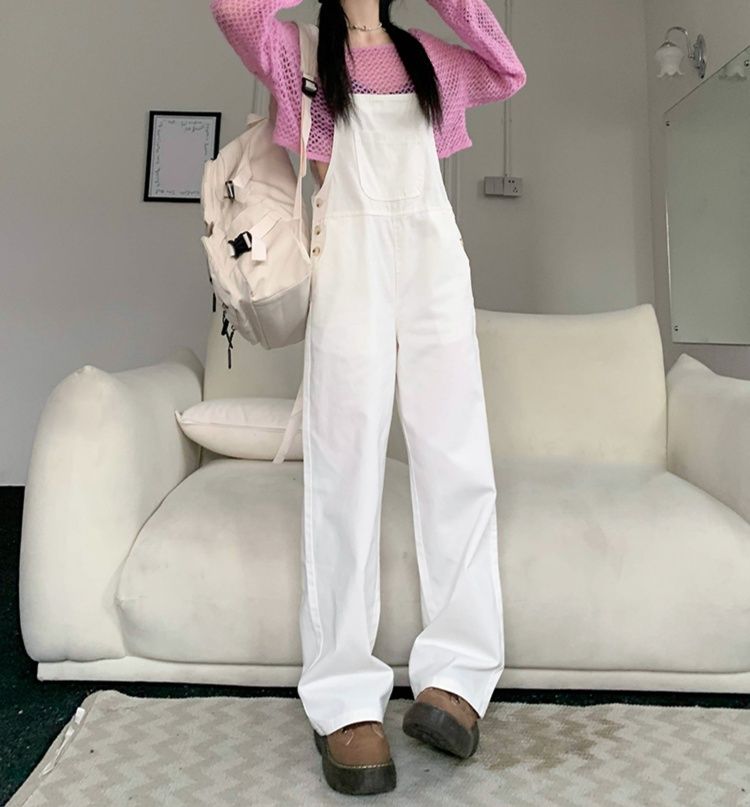 白コーデ ゆったりオーバーオールパンツ
