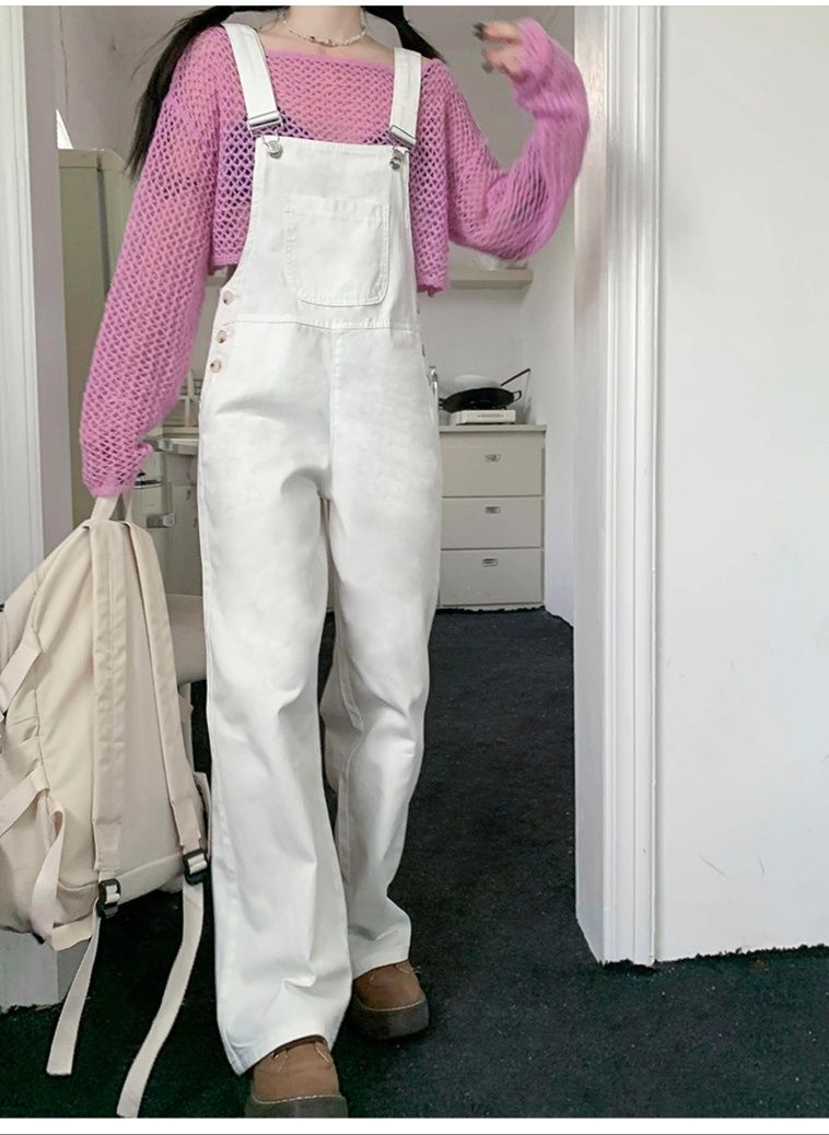 白コーデ ゆったりオーバーオールパンツ