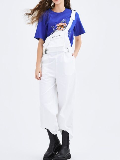 白コーデ 肩掛けベルト付きサロペットパンツ