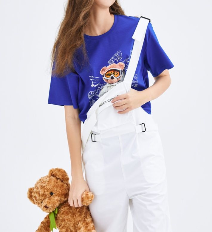 白コーデ 肩掛けベルト付きサロペットパンツ