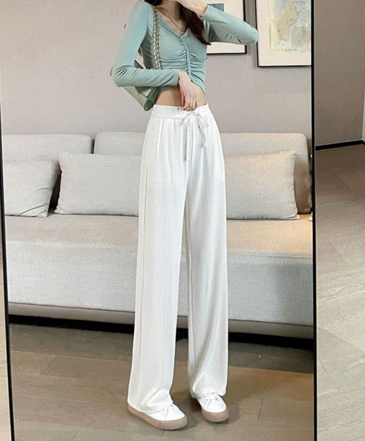 白コーデ ふんわりプリーツワイドパンツ