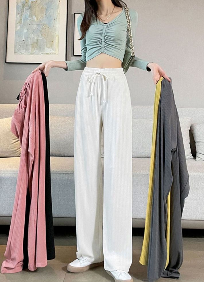 白コーデ ふんわりプリーツワイドパンツ