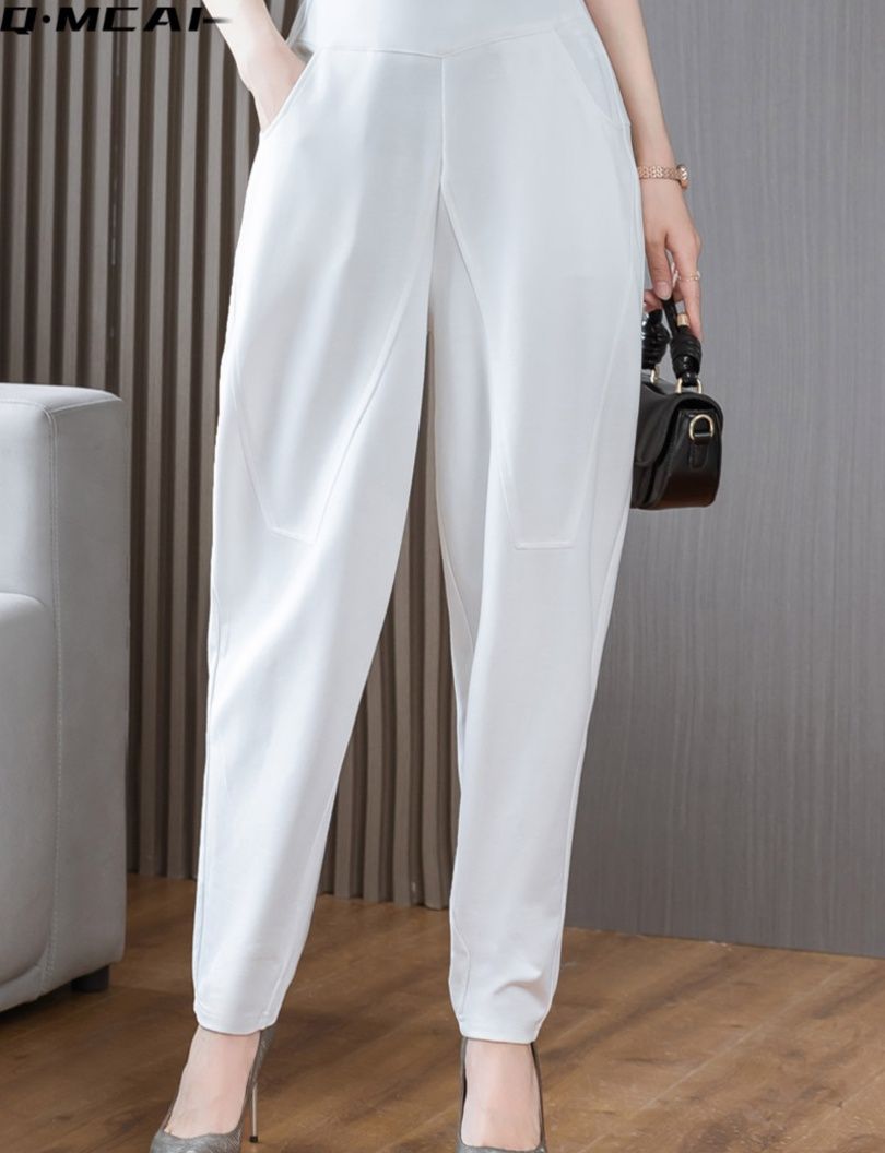 白コーデ 上品な大人のテーパードズボン