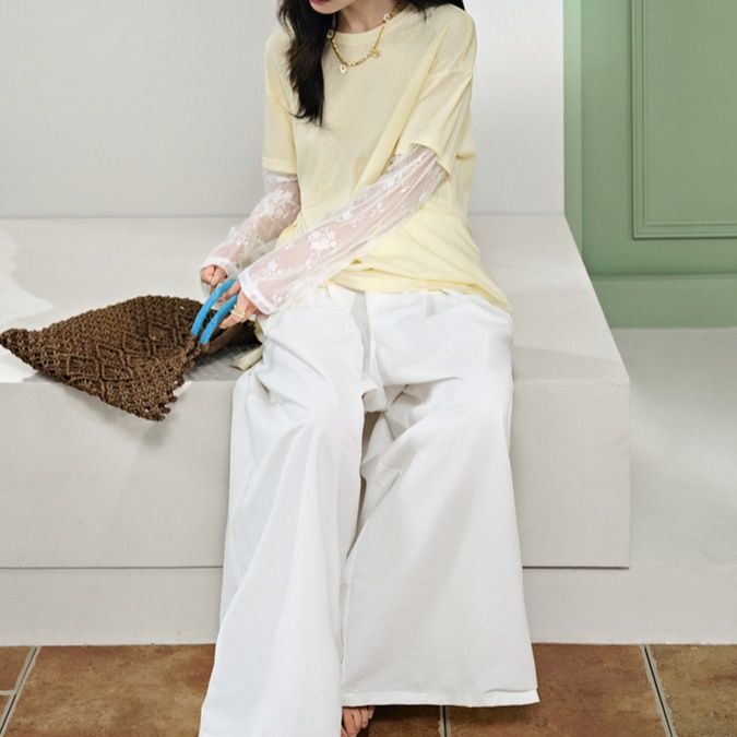 白コーデ 柔らか素材のワイドパンツ