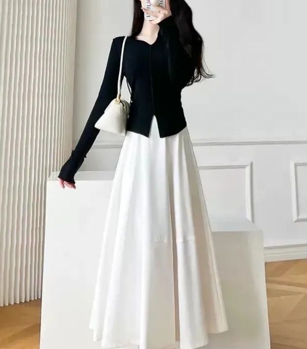 白コーデ ロング丈フレアマキシスカート