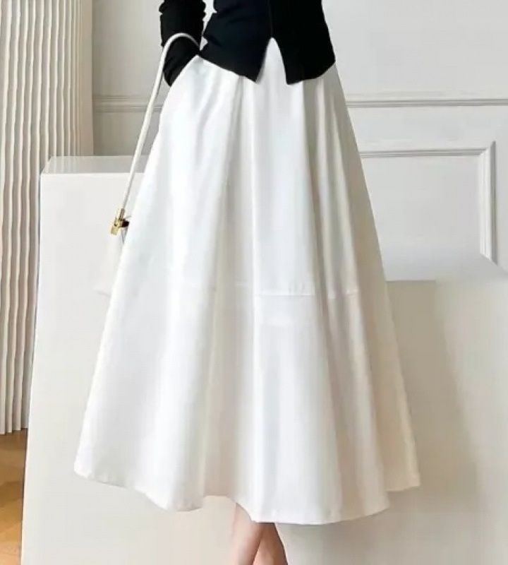 白コーデ ロング丈フレアマキシスカート