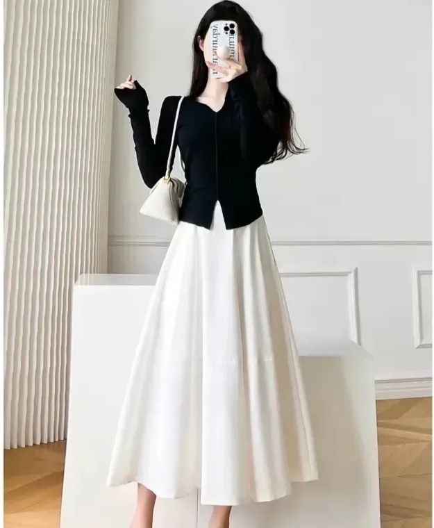 白コーデ ロング丈フレアマキシスカート