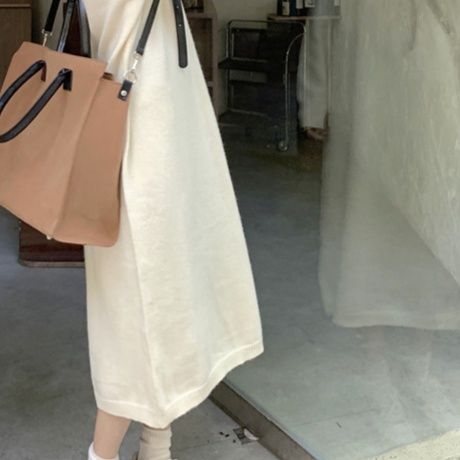 白コーデ フード付きニットワンピース 秋冬ロング丈 肌に優しい