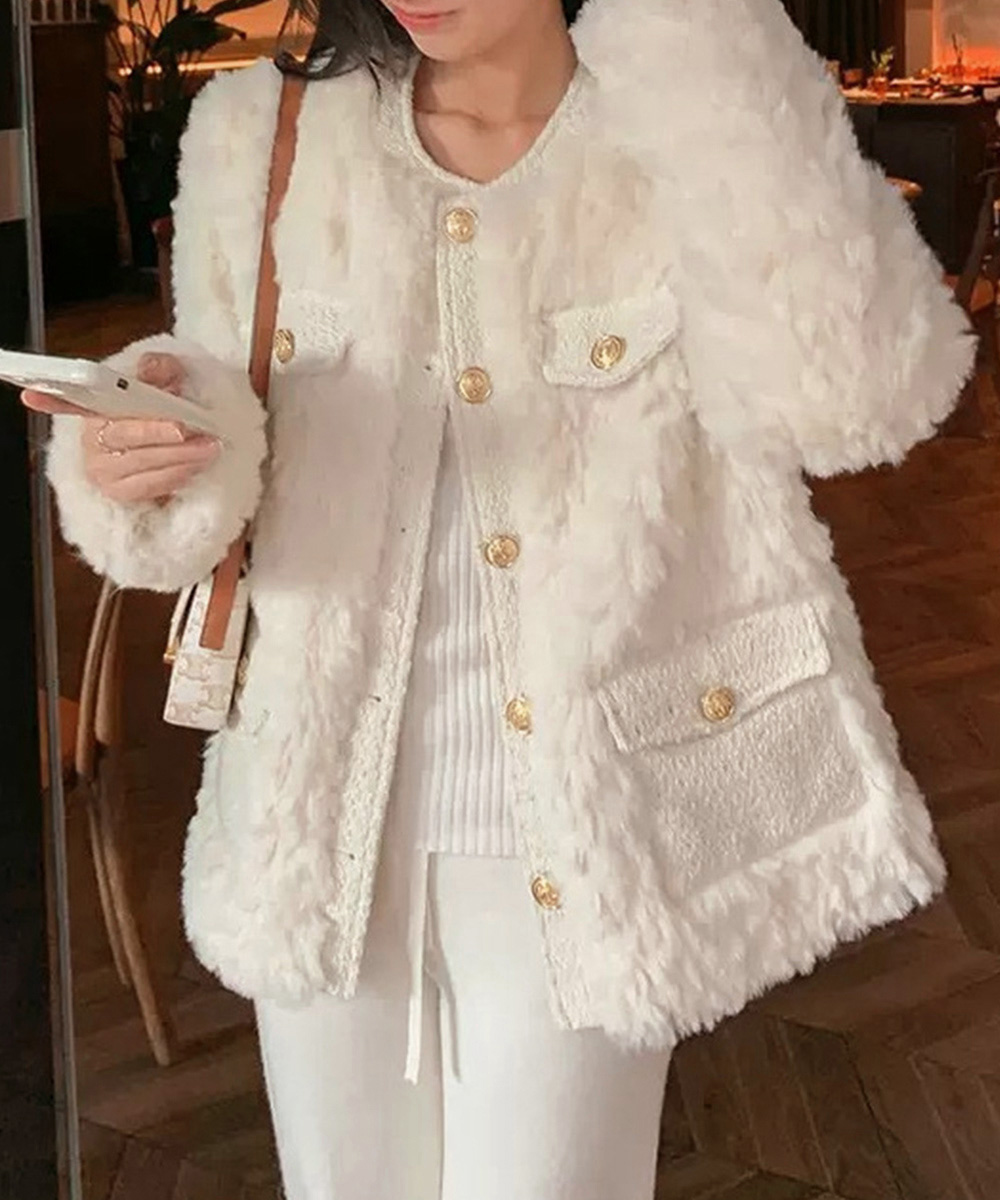 白コーデ 白ふわもこボア中綿ジャケット金ボタン秋冬アウター