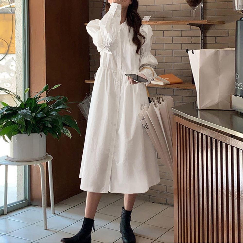 白コーデ 白シャツワンピース長袖フェミニンボリューム袖