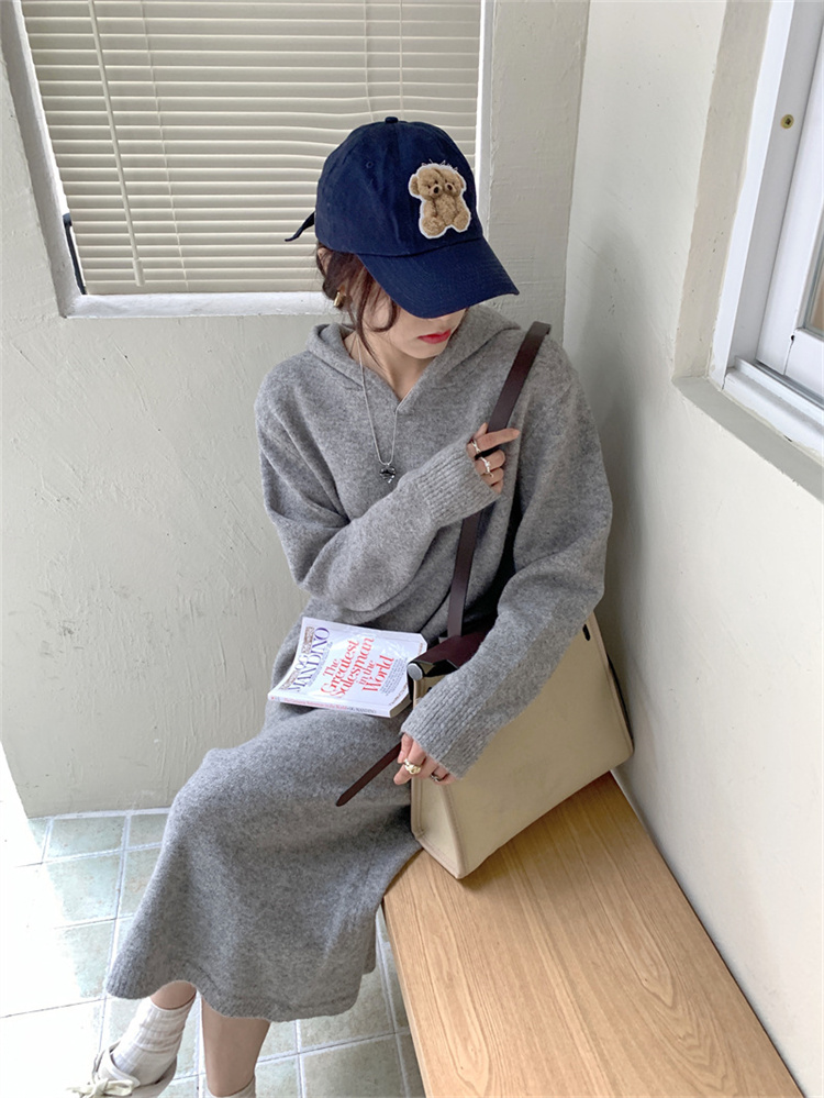 白コーデ フード付きニットワンピース 秋冬ロング丈 肌に優しい