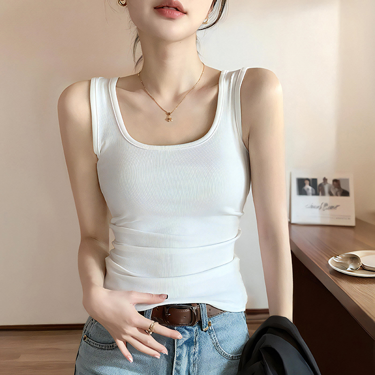 白コーデ なめらか美シルエットタンクトップ