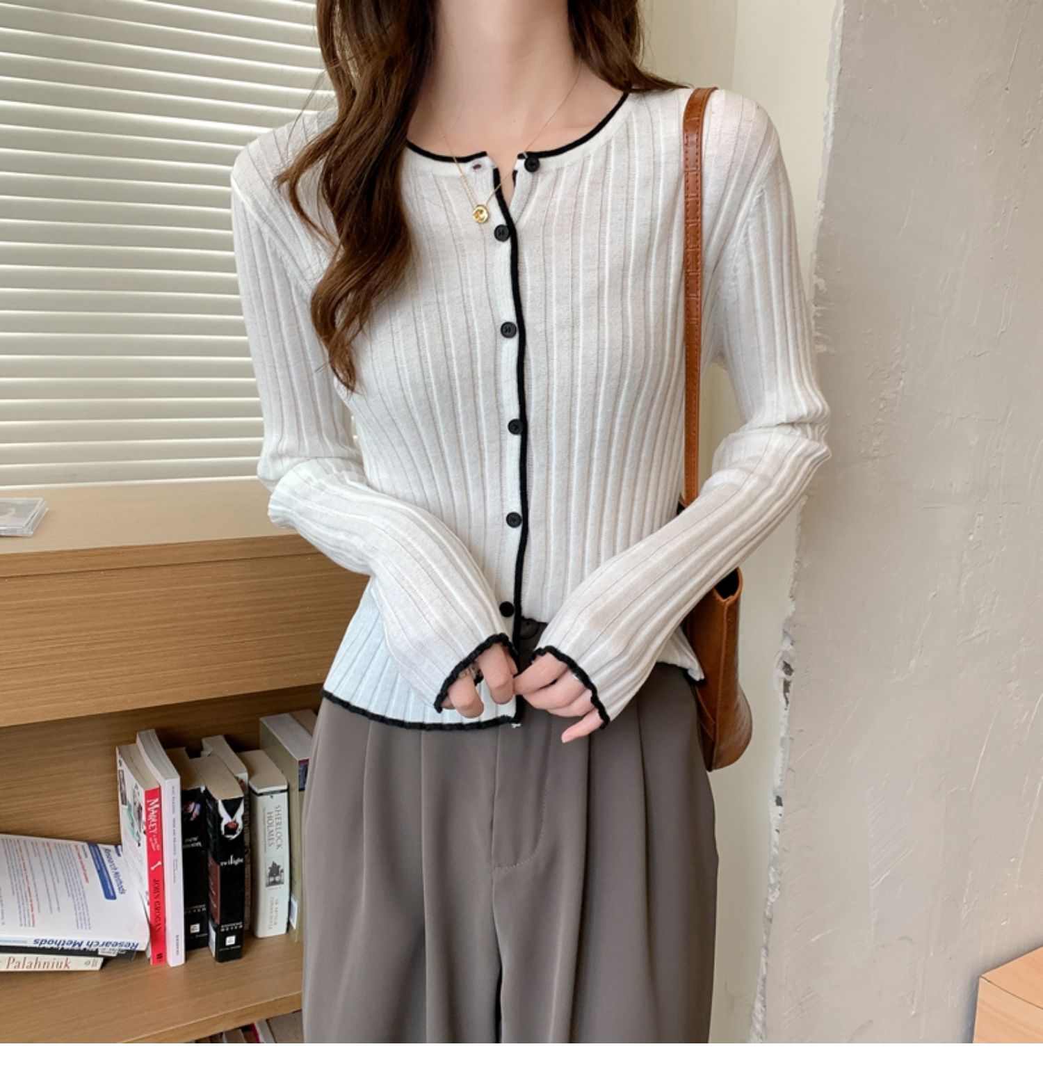 白コーデ 配色パイピングリブニットカーディガン✨