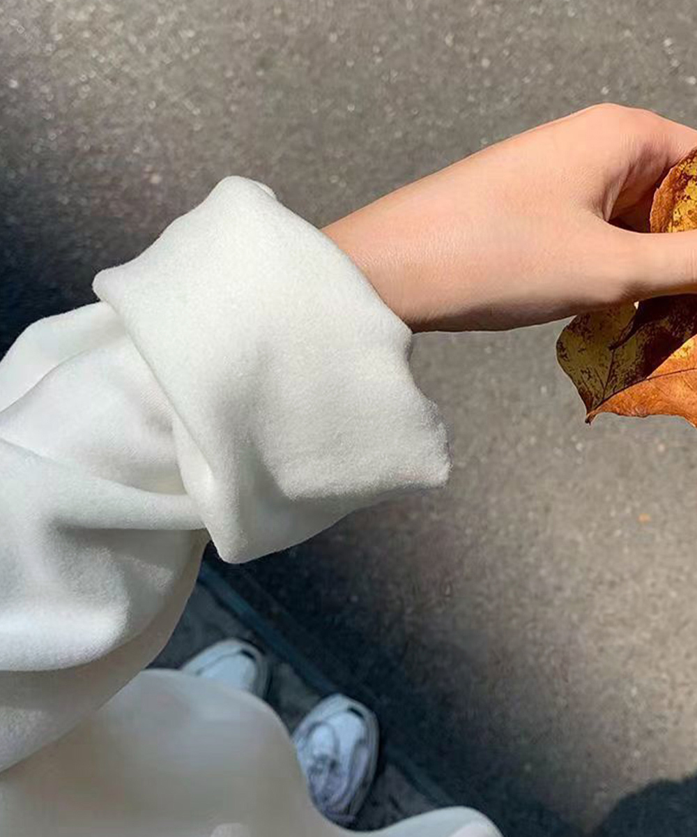 白コーデ 白無地長袖カットソー重ね着対応ゆったり体型カバー