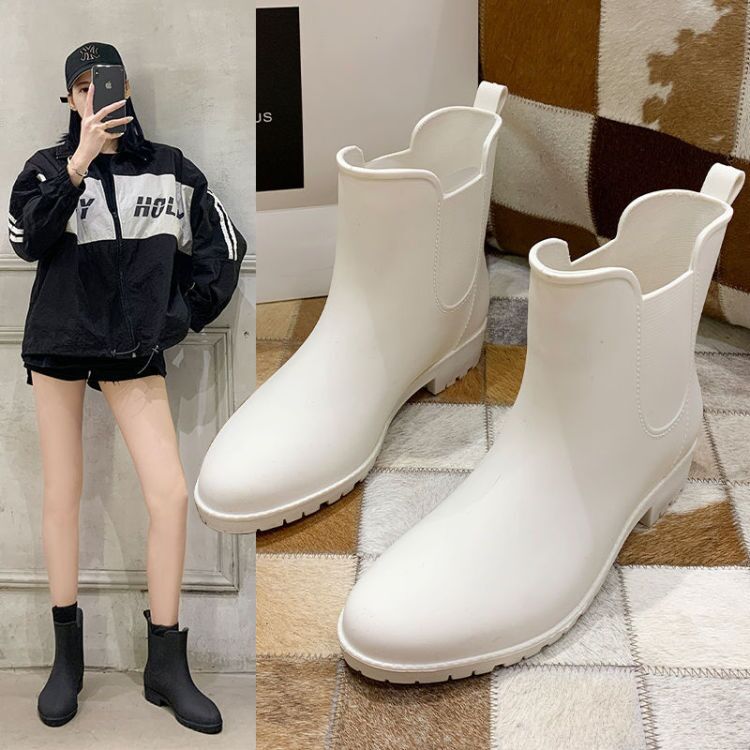 白コーデ ミニマル サイドゴア ショートブーツ👢