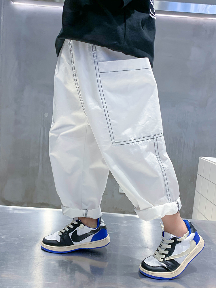 白コーデ ステッチデザイン ワイドパンツ