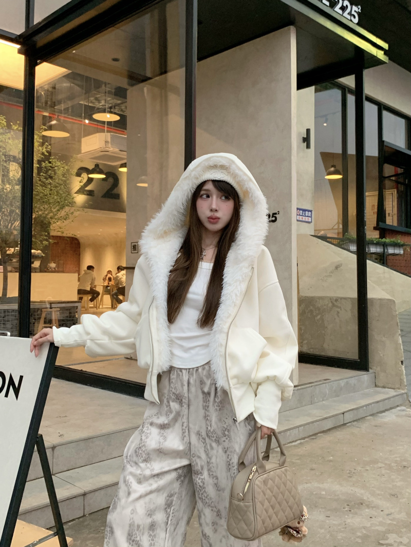 https://fulmo-img-server.com/whiteclass/466aaeb0-1b02-44b6-9c2d-decb8e96d99b.jpg