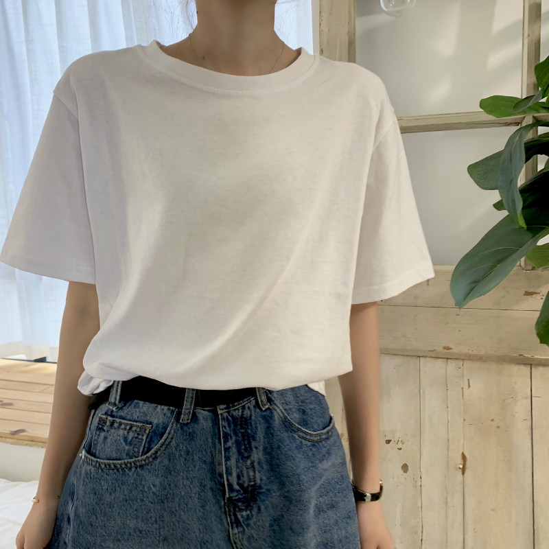 白コーデ なめらか肌触り ゆったりシルエット