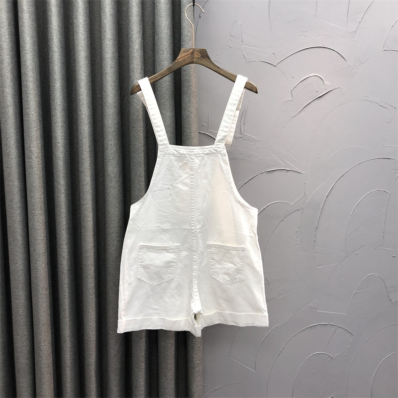 白コーデ ショートサロペット