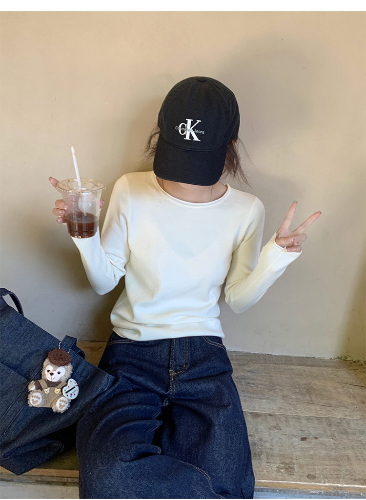白コーデ 肌触り優しい長袖リブニット