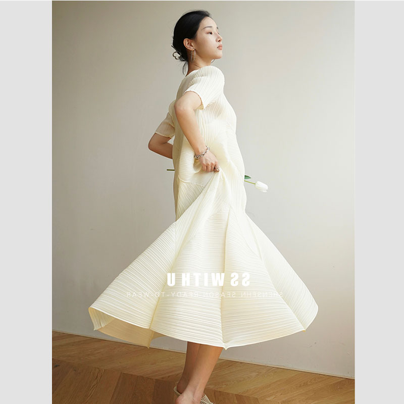 白コーデ プリーツ加工マーメイドロングスカート