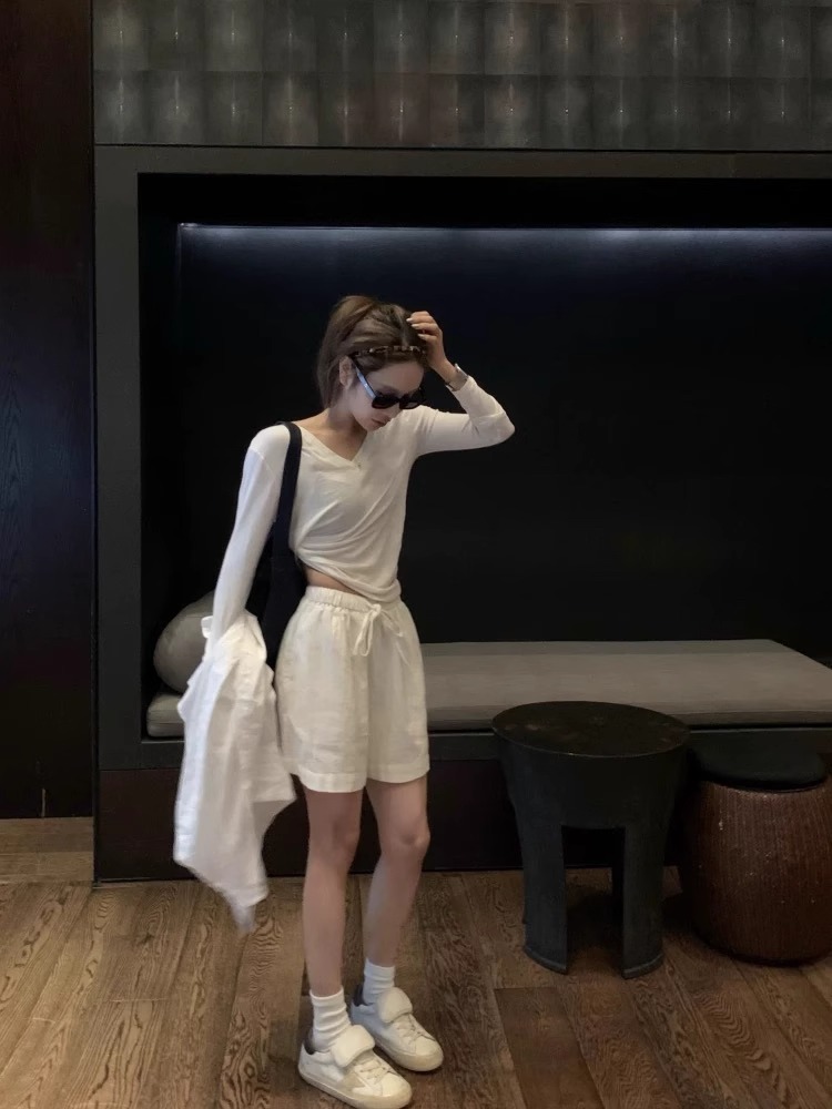 白コーデ リラックスドローショートパンツ
