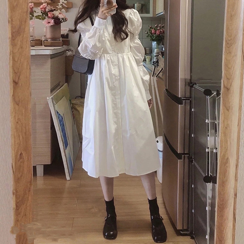 白コーデ 白シャツワンピース長袖フェミニンボリューム袖