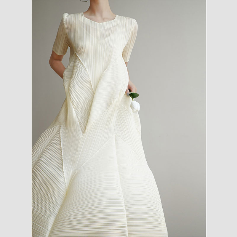 白コーデ プリーツ加工マーメイドロングスカート