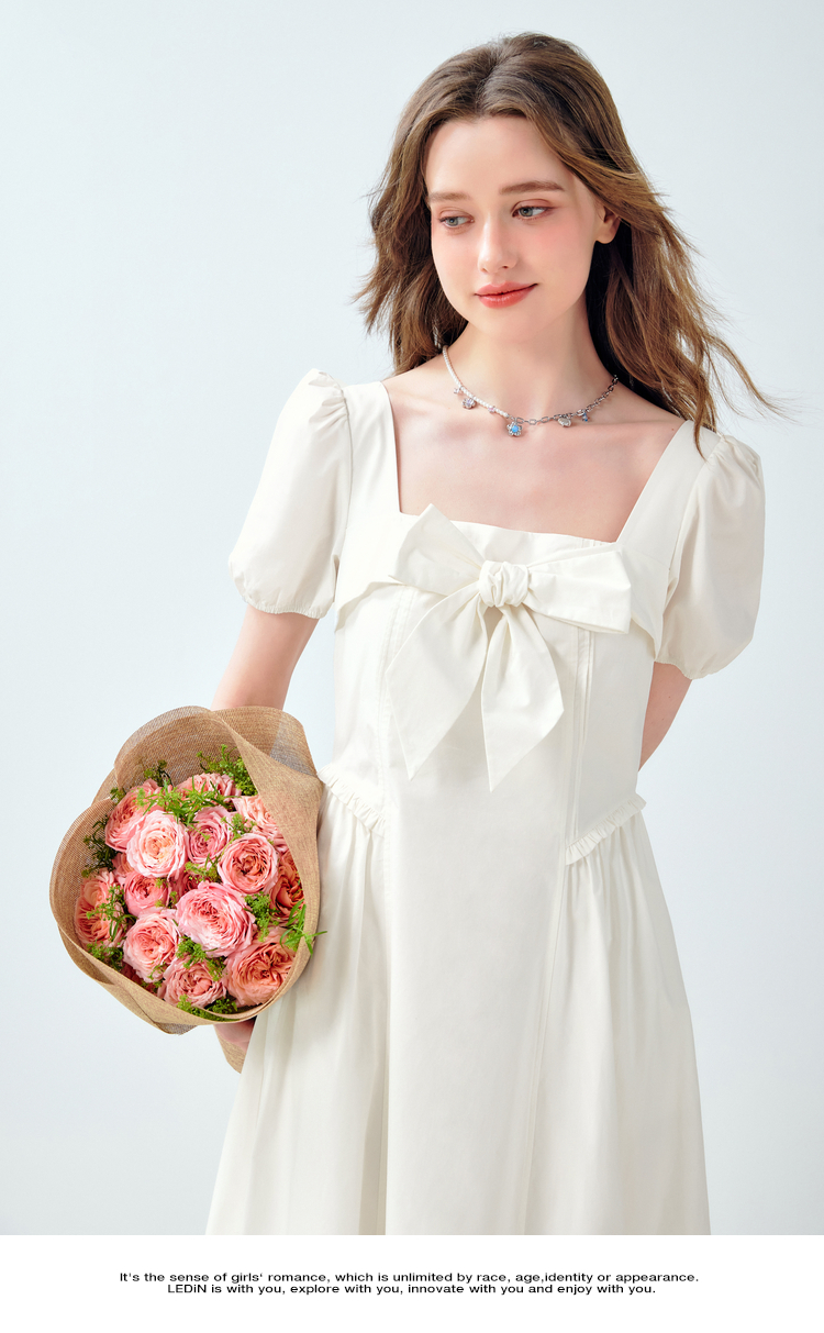 白コーデ リボン飾り付き優美パフスリーブワンピース