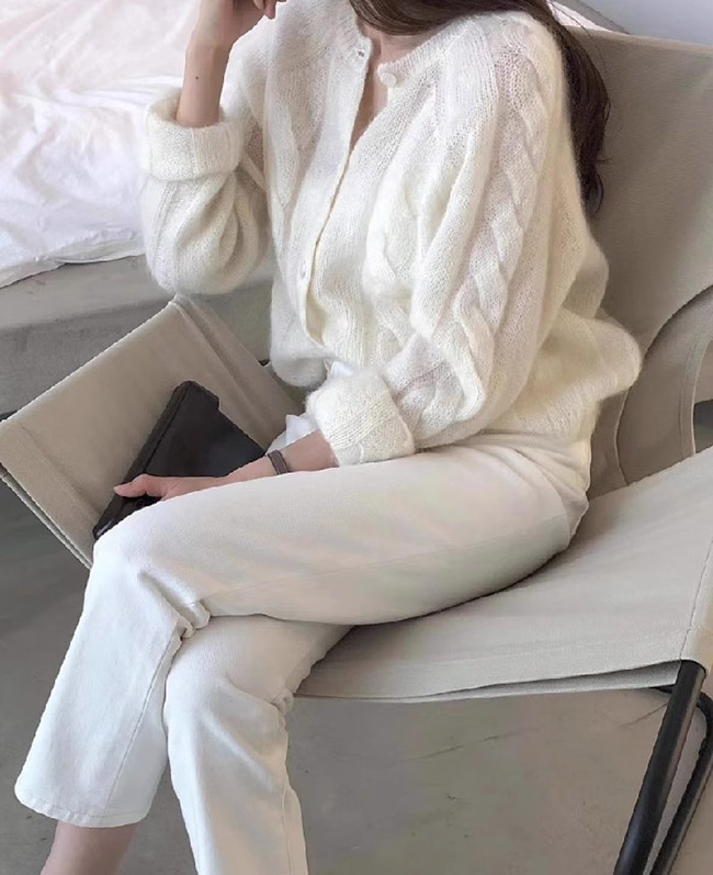 白コーデ 新作モヘア調ふんわりカーディガン白