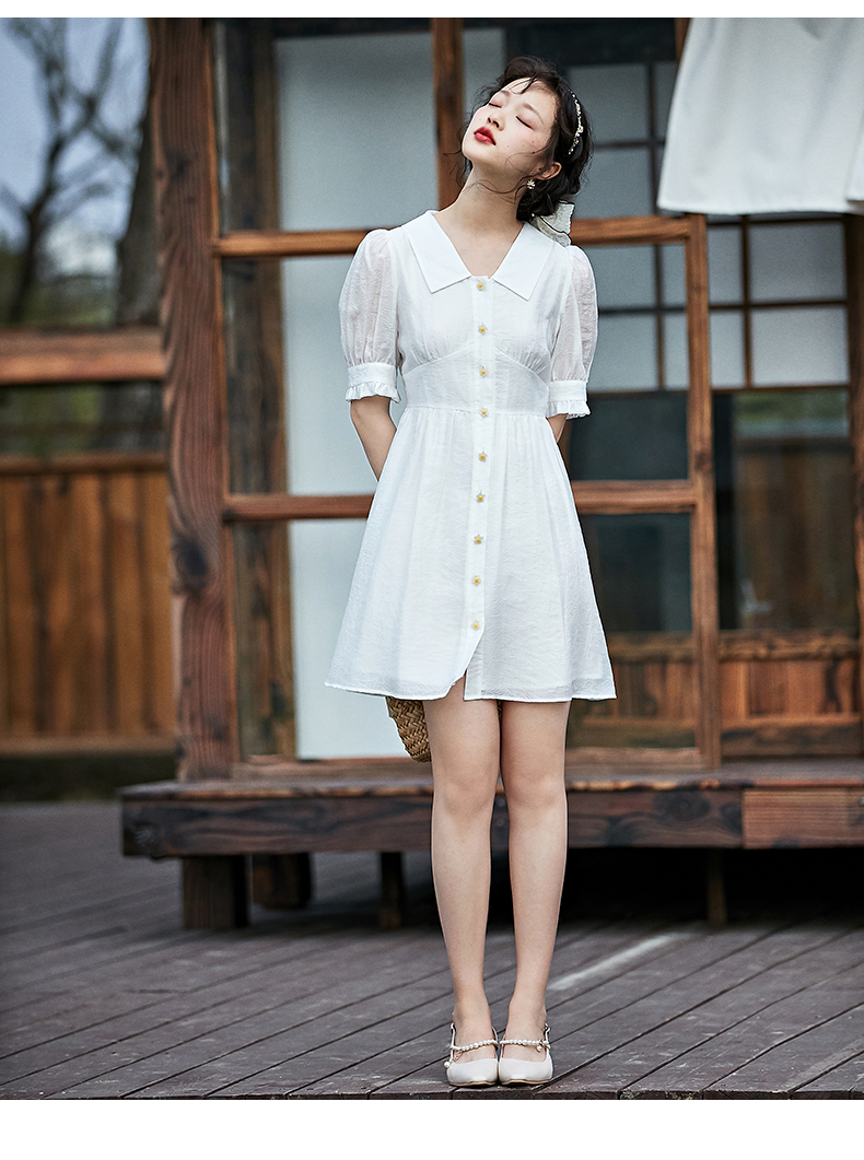 白コーデ 優美な襟付き半袖フレアワンピース