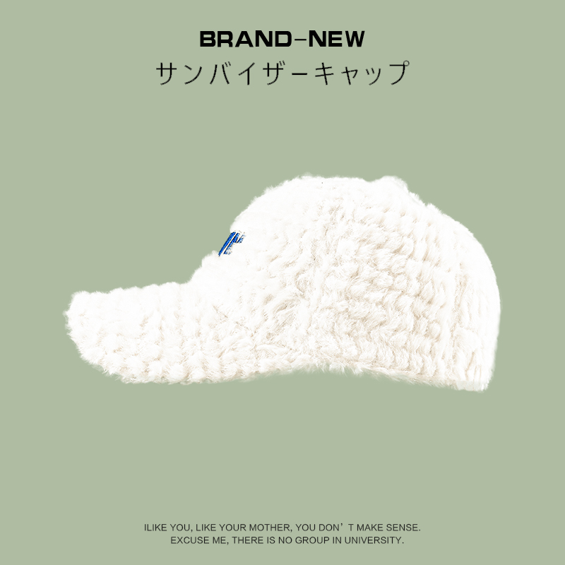 白コーデ ふわふわボア素材のサンバイザーキャップ