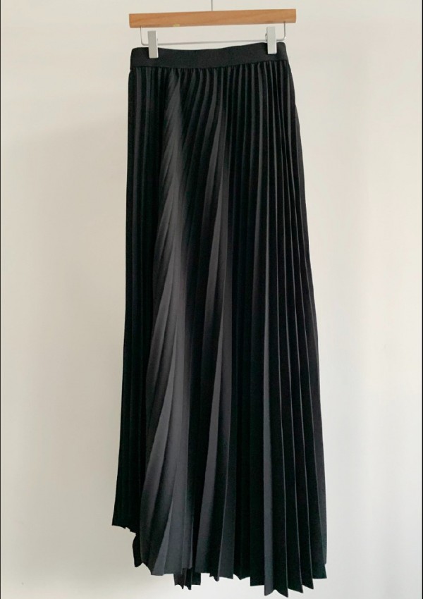 不規則プリーツロングスカート 白コーデ対応