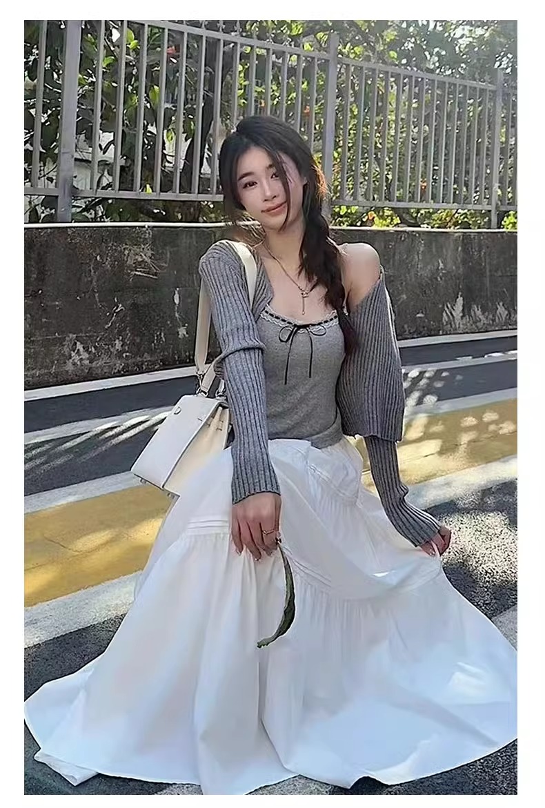 白コーデ ティアードロングスカート