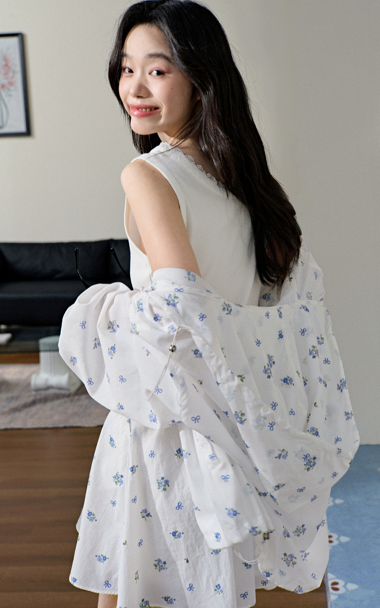 白コーデ 優美な花柄リボン模様ワンピース